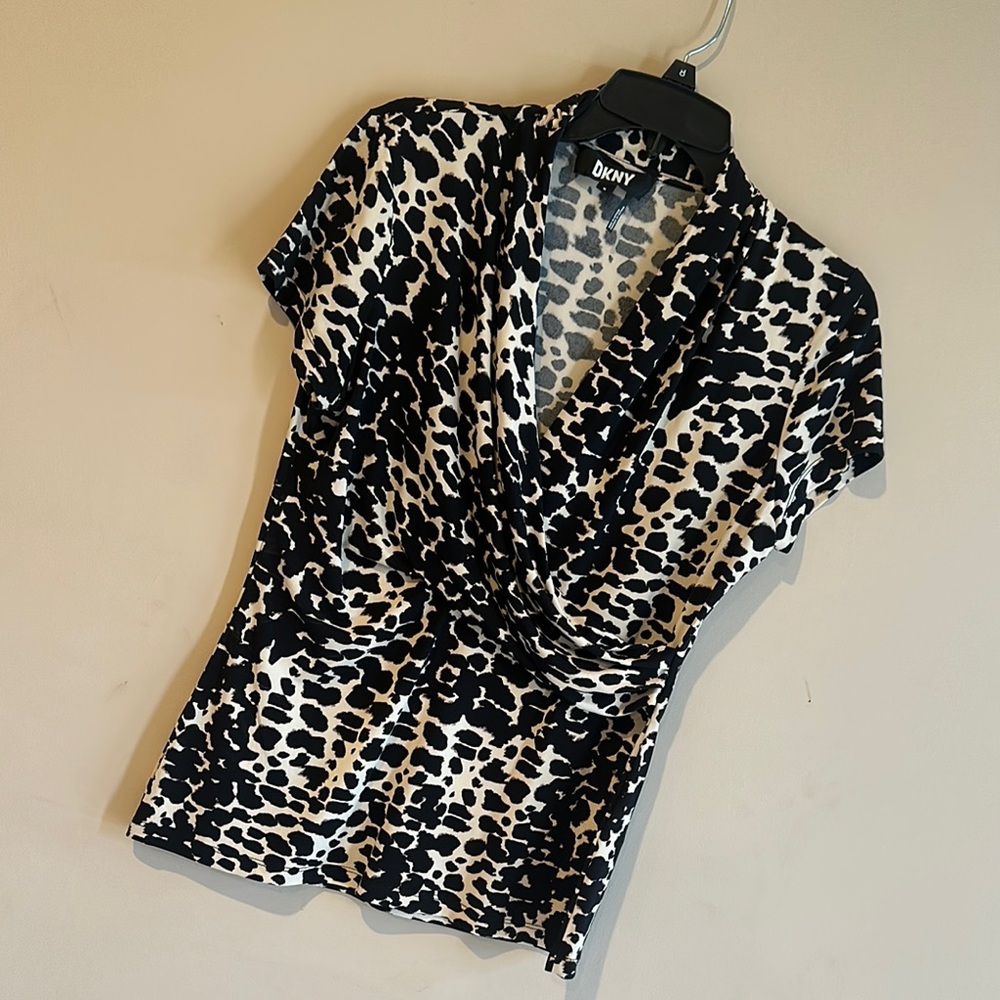 DKNY Black and White Fitted Raglan Blouse